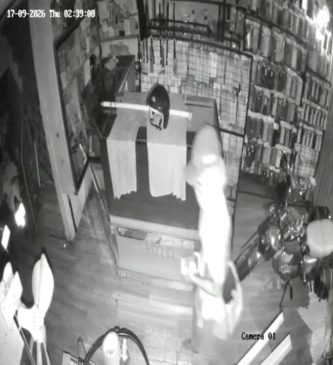 BKK1手机店遭入室盗窃 53部手机及iPad被盗