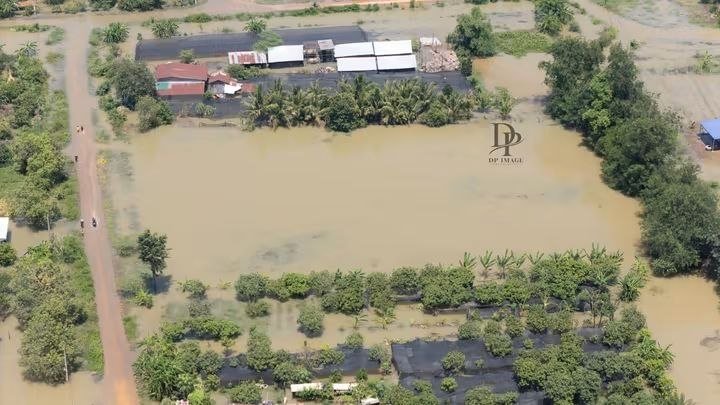 马德望省多地遭遇洪涝灾害 塔莫县受灾严重