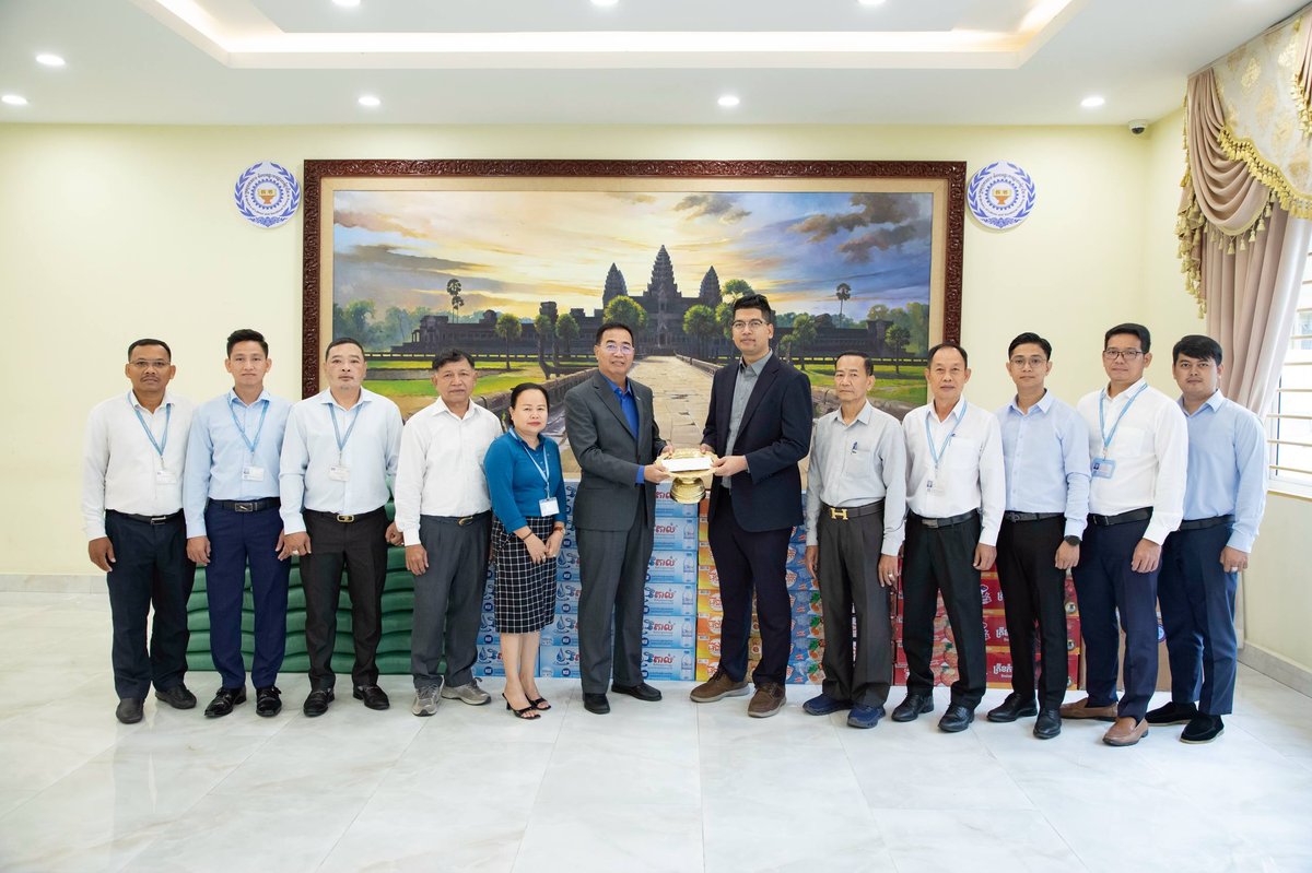 劳工部向驻守柏威夏官兵捐赠100万瑞尔慰问金