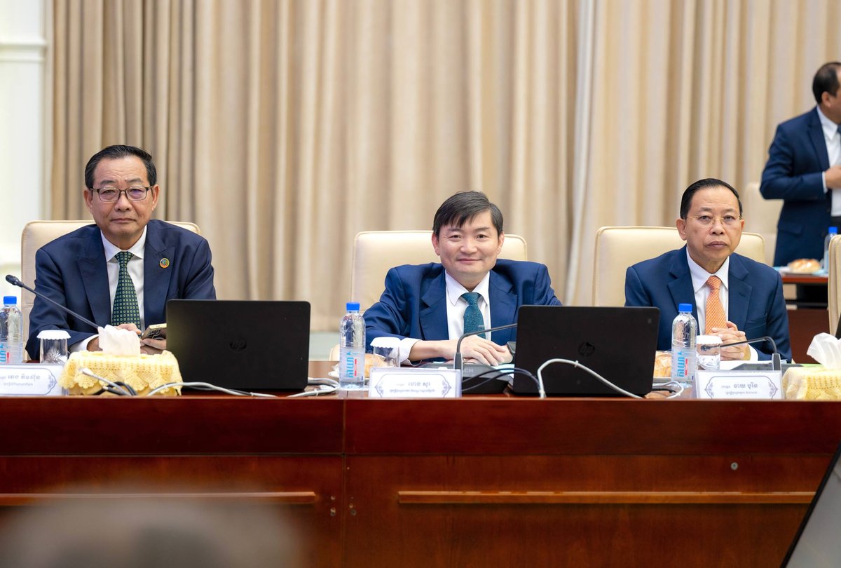 洪玛奈首相主持内阁全会,审议通过《2026-2035年官方统