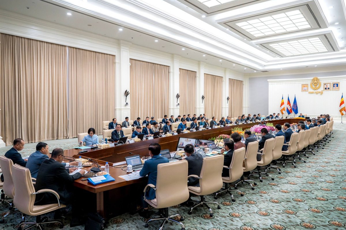 洪玛奈首相主持内阁全会,审议通过《2026-2035年官方统