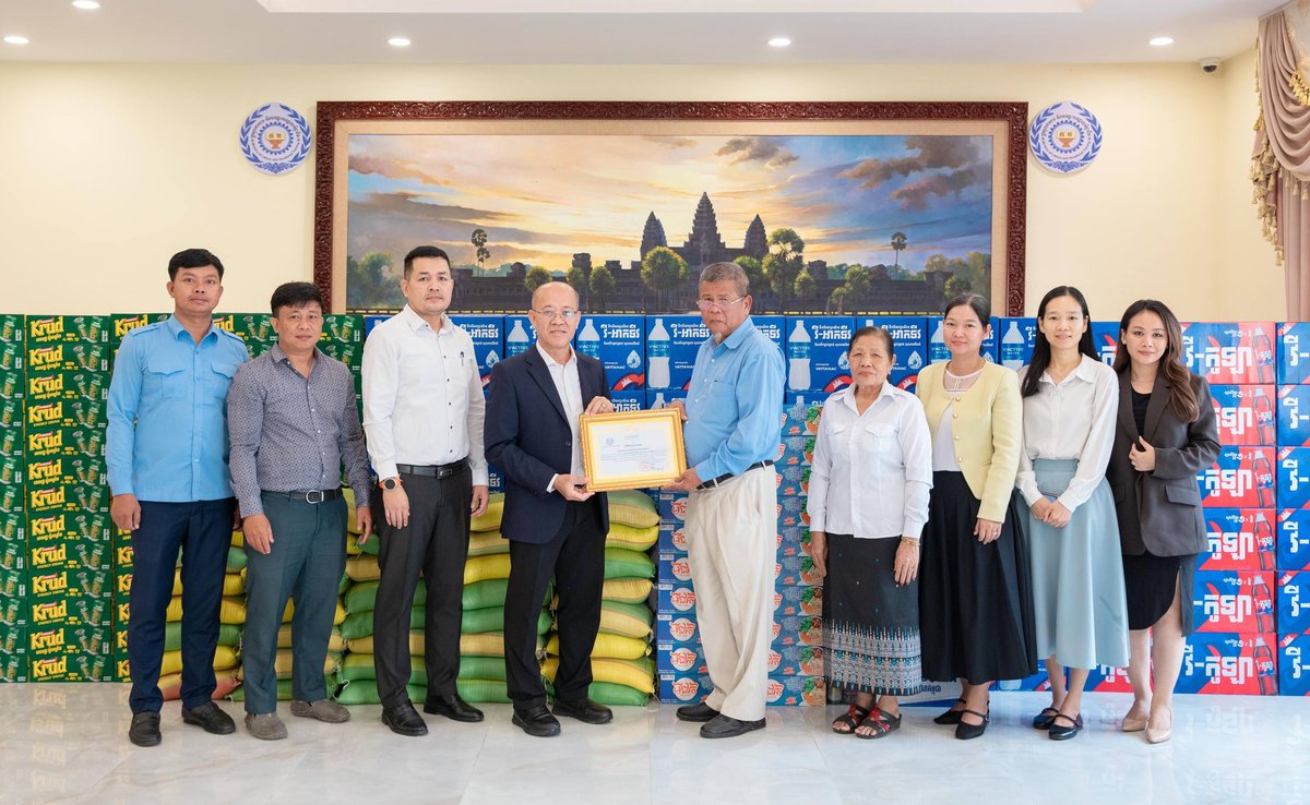 ផ្សារដេីមថ្កូវ分区政府捐赠物资慰问边防