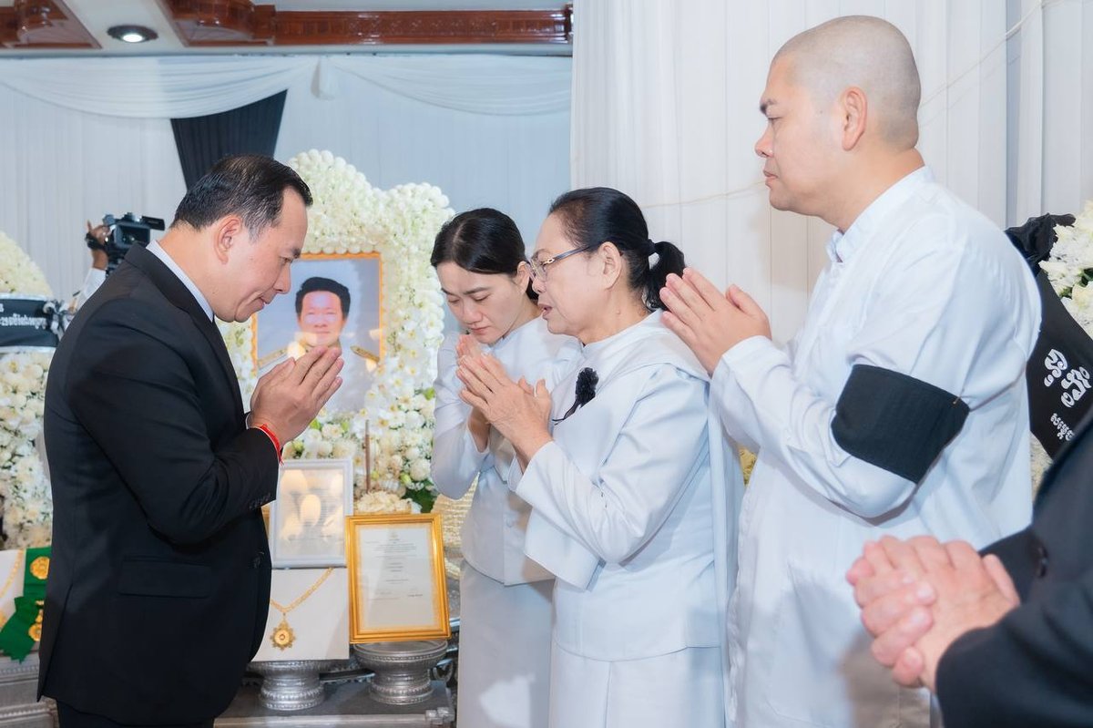 旅游部代表团吊唁已故议员陈沙伦