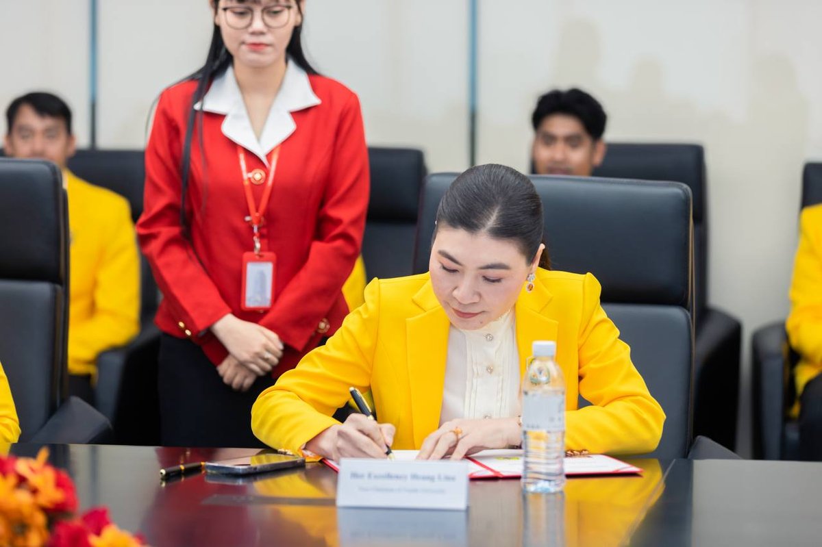 加华银行与万达大学签署谅解备忘录,双方将在教育