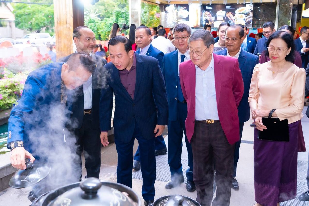长江餐厅在金边正式开业 旅游部部长出席剪彩