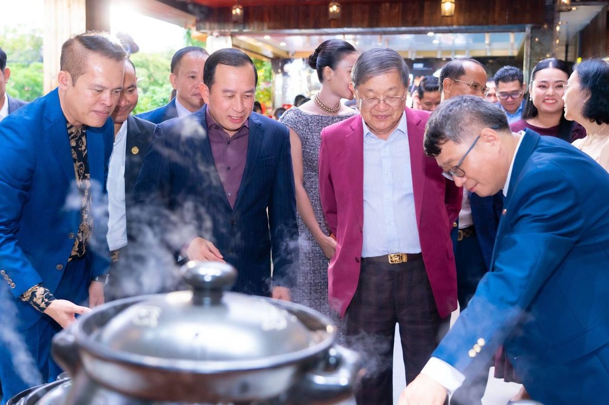 长江餐厅在金边正式开业 旅游部部长出席剪彩