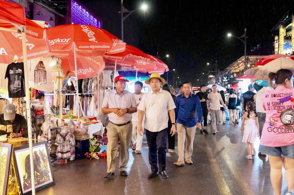 旅游部部长狄西哈于9月20日带队视察暹粒Pub Street
