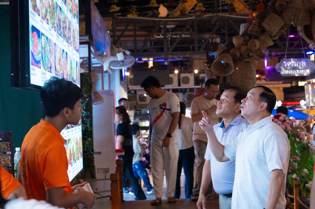 旅游部部长狄西哈于9月20日带队视察暹粒Pub Street