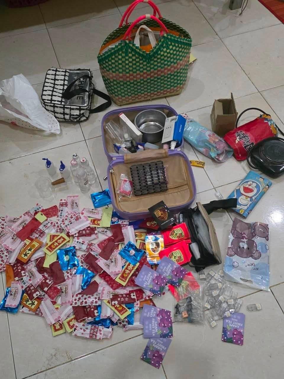 波贝警方破获毒品案 缴获大量含毒电子烟弹