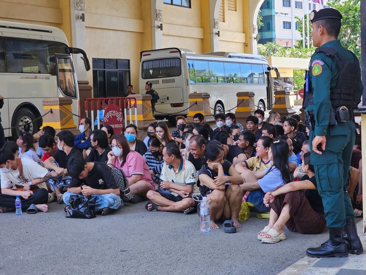 柬埔寨波贝口岸遣返65名非法居留泰籍人员
