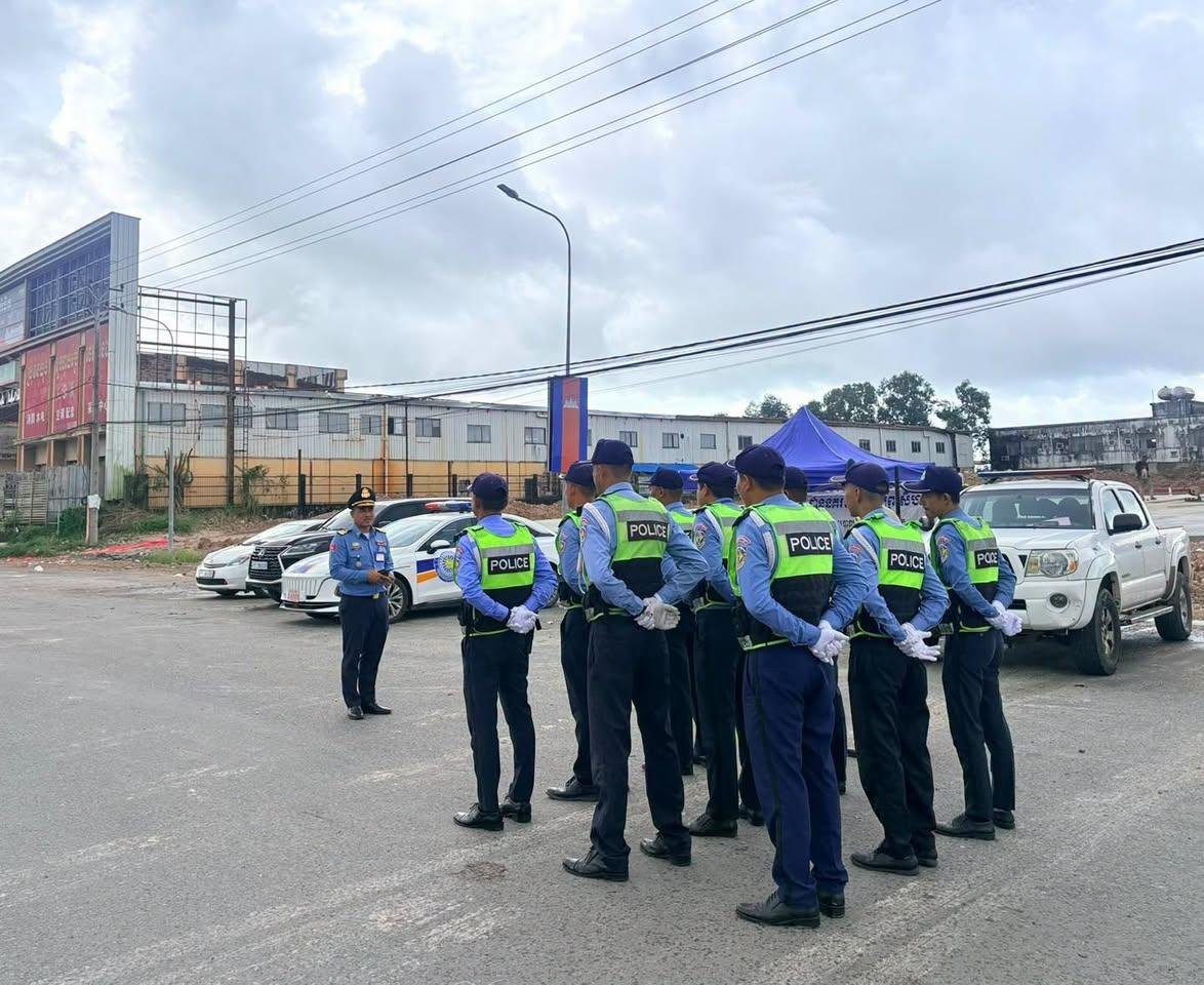 西港警方严查重型卡车酒驾毒驾