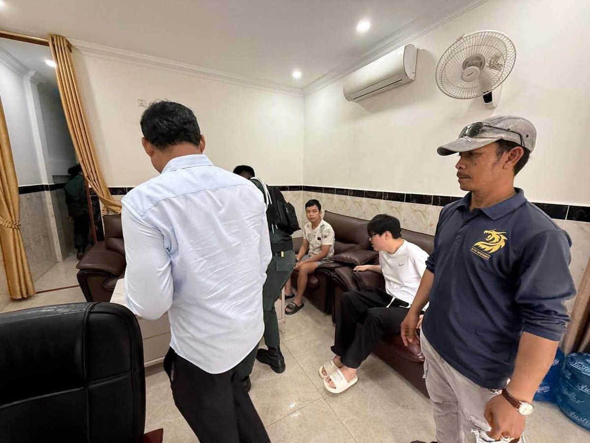 巴域木牌突击排查网诈窝点 抓获10名越南籍人员