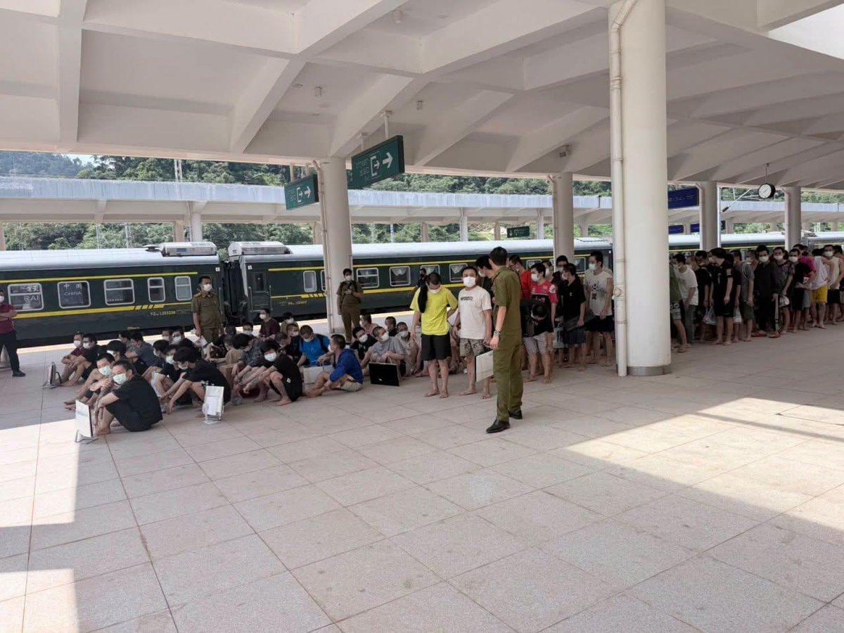 老挝磨丁口岸移交142名中国籍嫌疑人 涉网诈与非法务工