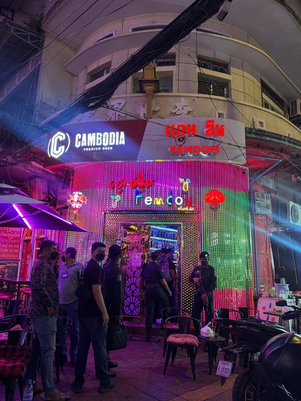 金边警方突袭隆边区娱乐场所 查处涉未成年人案