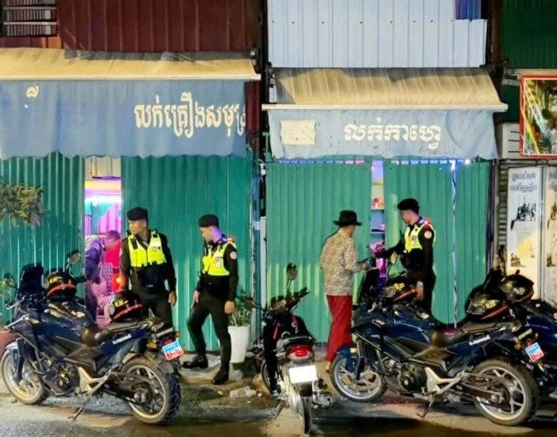 金边警方突袭11家非法咖啡馆 逮捕40名涉案人员