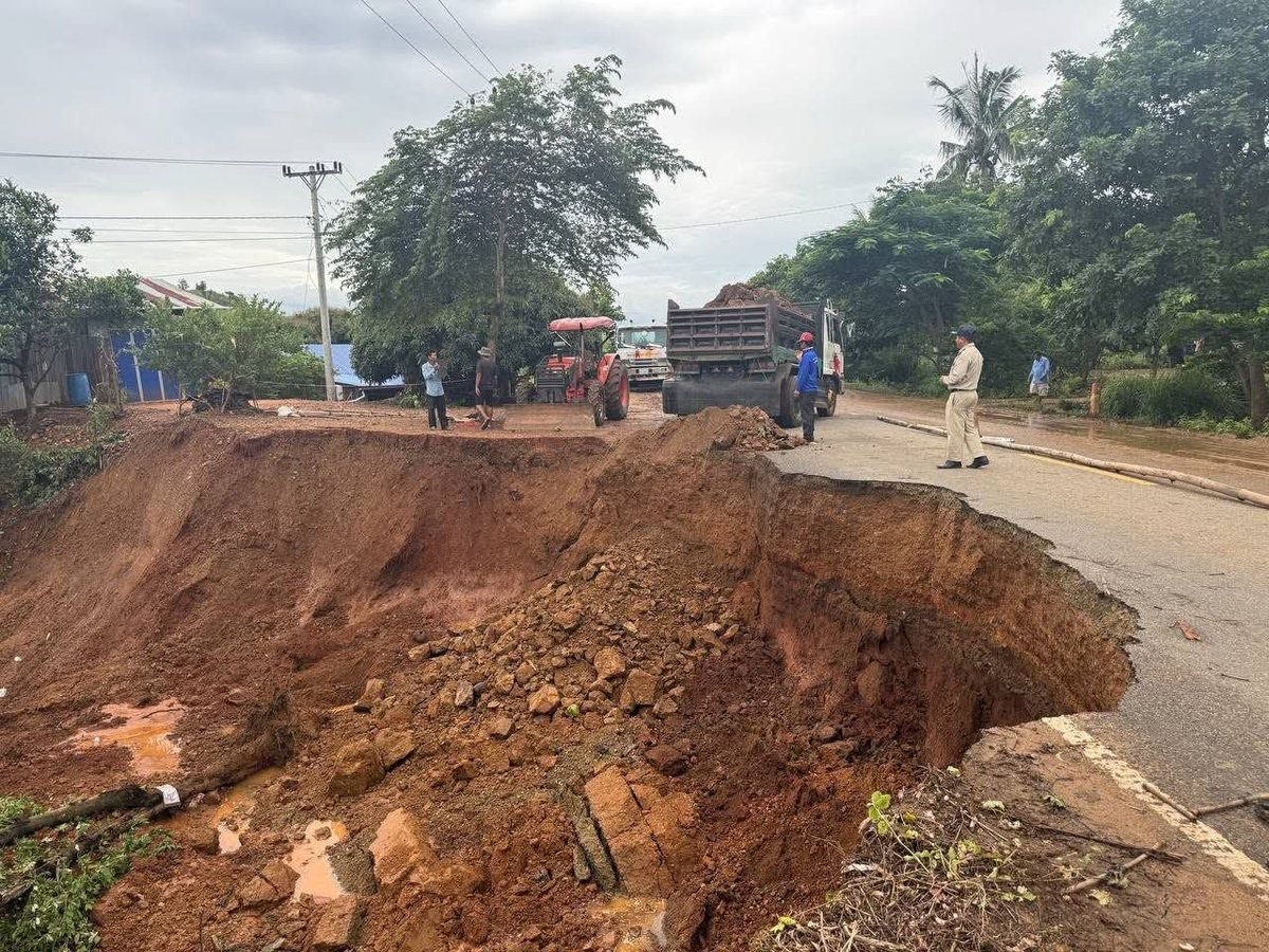 57.7号国道三隆县路段遭洪水冲毁 维修中
