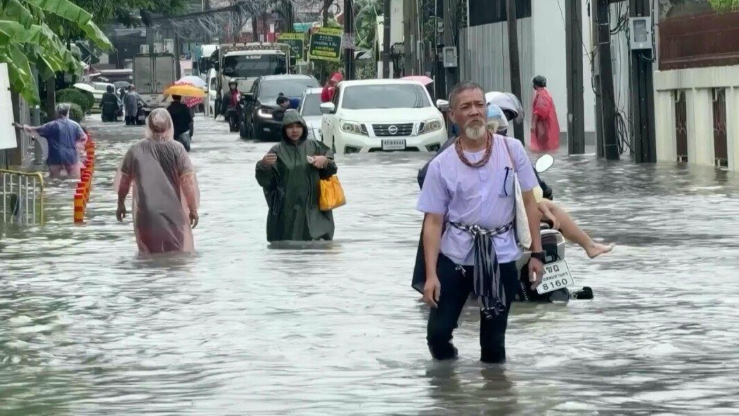 泰国近期因强降雨引发严重洪灾,已造成8人死亡,受灾民众超过1