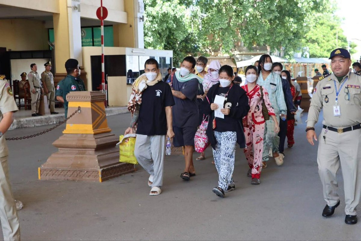 柬泰执法部门在波贝口岸举行遣返仪式,共遣返11名泰国公民及3