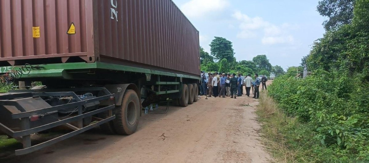 上丁省封存11辆集装箱车 涉嫌非法采矿设备