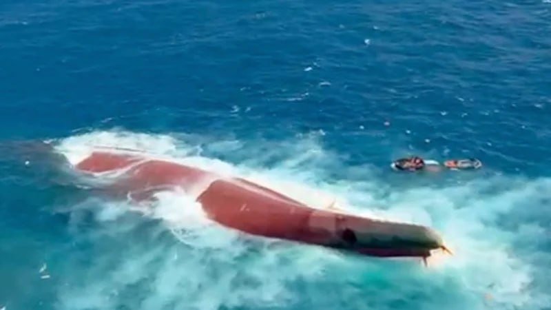 印尼爪哇海域客轮沉没 造成6死129人失踪