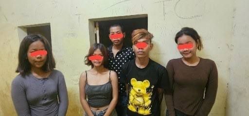 磅湛省警方在省长指挥下，迅速抓获了一群涉嫌在出租屋内殴打女学
