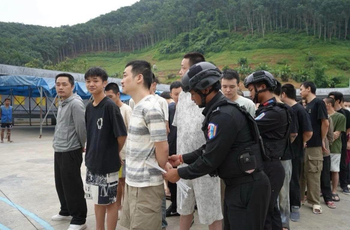依据中缅司法警务合作协议,佤邦向中方移交64名涉诈人员,包括