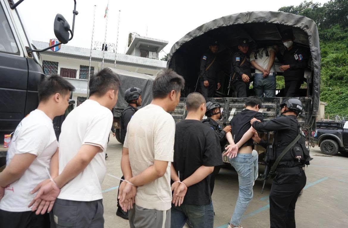 依据中缅司法警务合作协议,佤邦向中方移交64名涉诈人员,包括