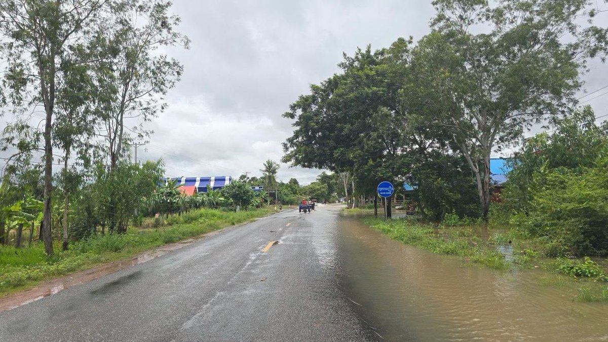 暹粒多条道路因洪涝临时禁行大型车辆