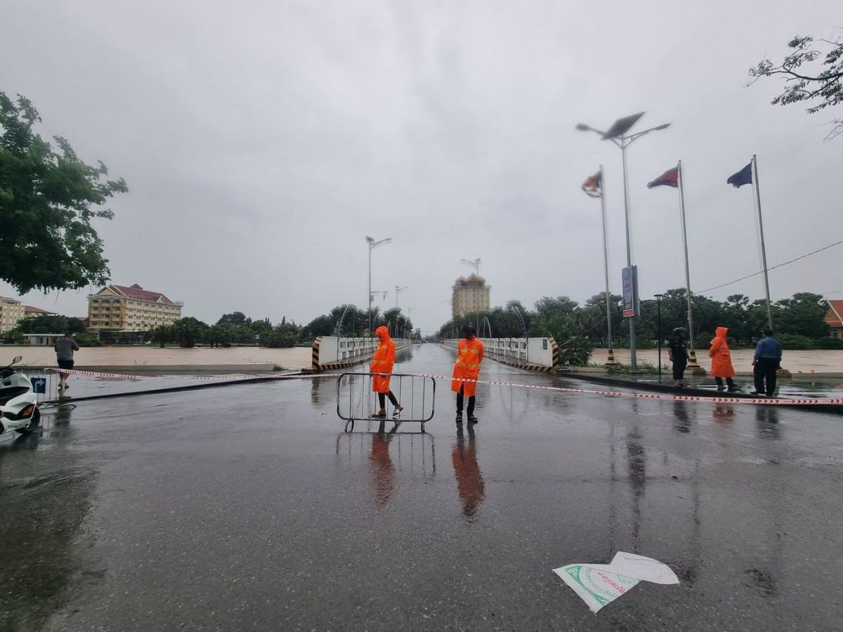 马德望省桑克河水位上涨 桥梁临时封锁