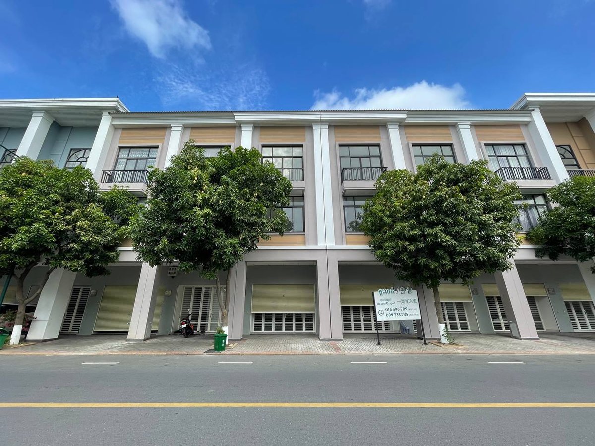永旺3附近炳发集团小区排屋出租 月租$1000