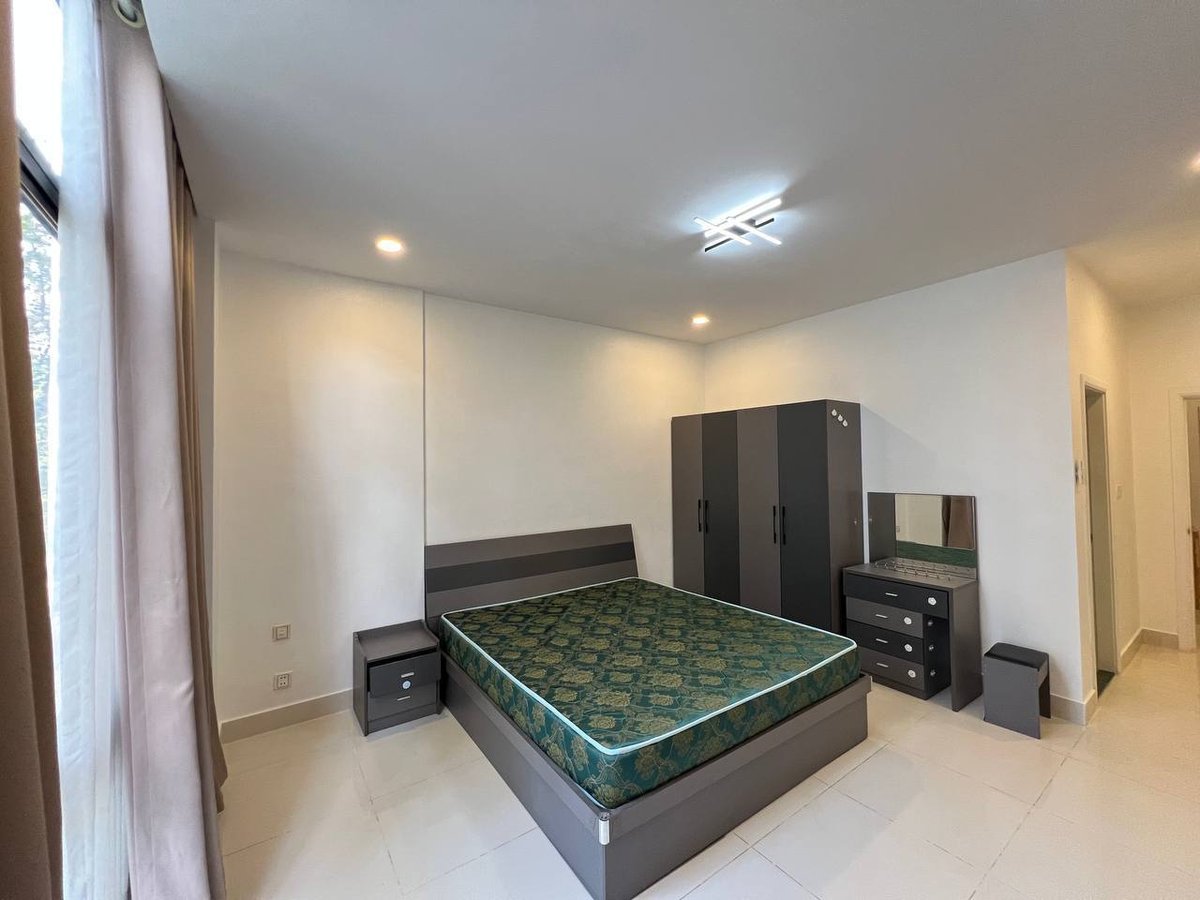一号路炳发集团排屋出租 4房5卫月租$700