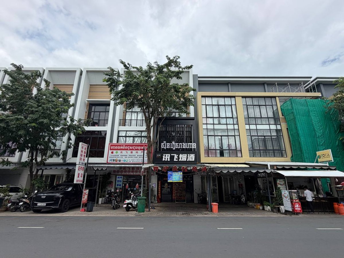 一号路炳发集团小区排屋出租 月租$1000 4房5卫