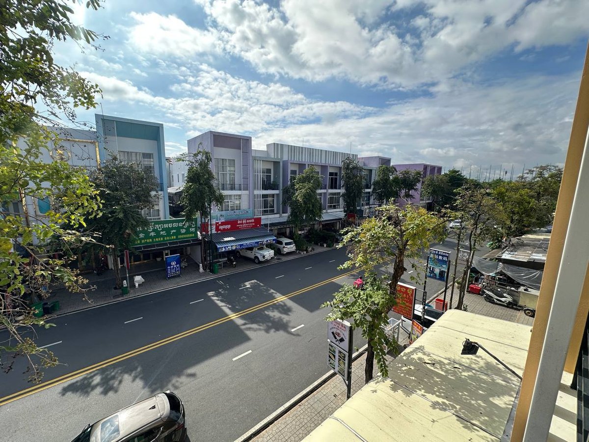 一号公路炳发集团小区店铺招租 4房5卫月租$1100