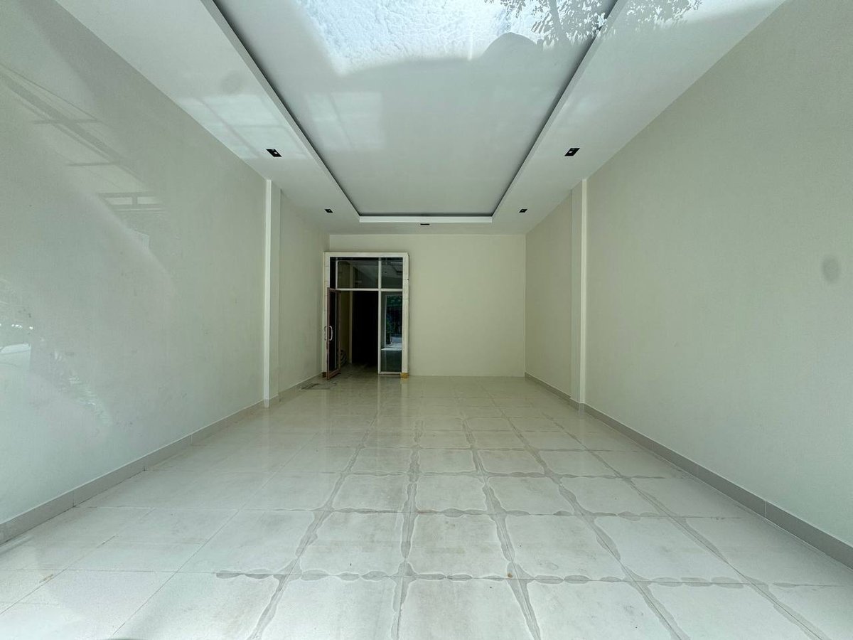 一号公路炳发集团小区店铺招租 4房5卫月租$1100
