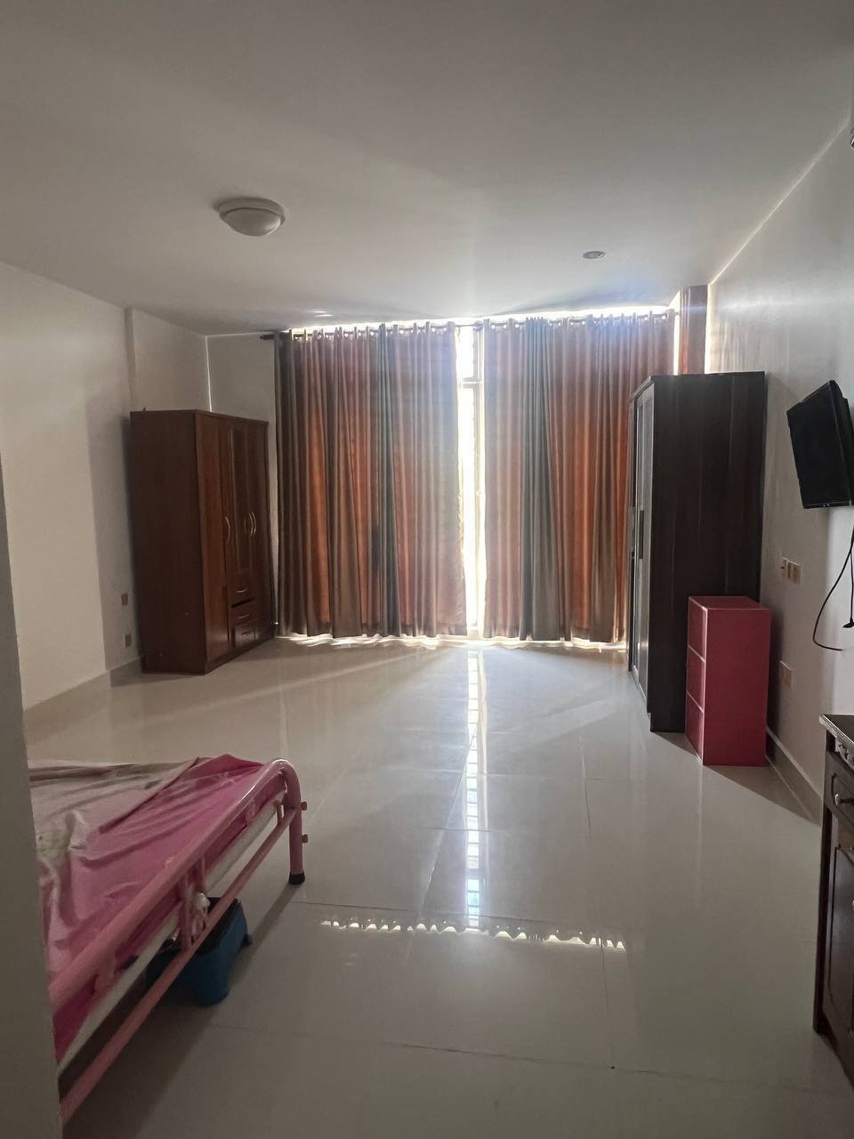 1号公路炳发城4房店铺出租 月租$800可议