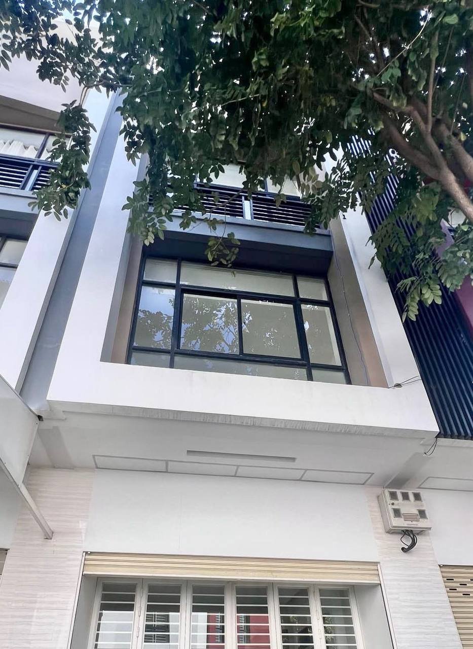 1号公路炳发集团排屋出租 月租$900 4房5卫