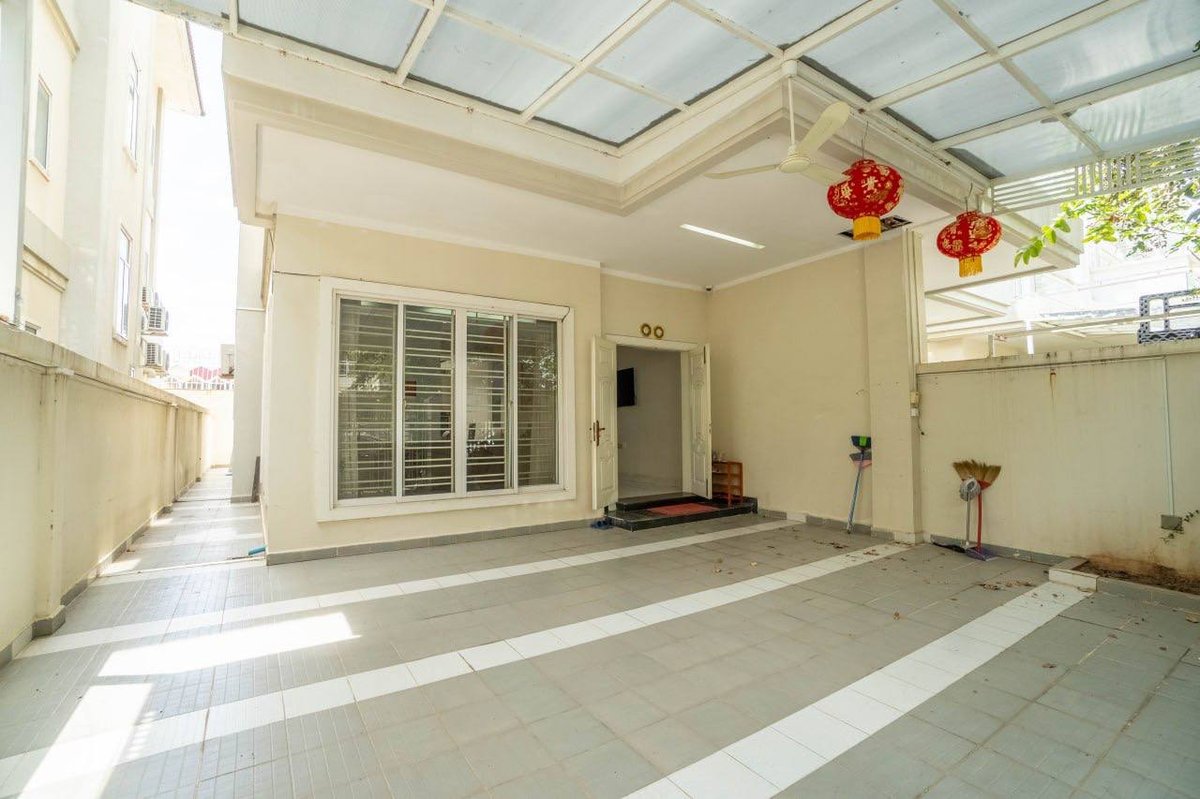 2004号路奥凯德小区别墅出租 4房5卫月租$1300