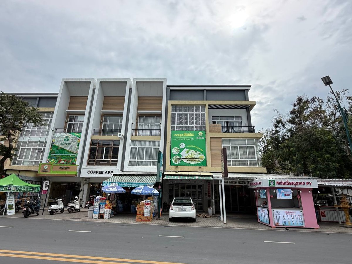 炳发集团一号公路排屋出租 4房5卫月租$950