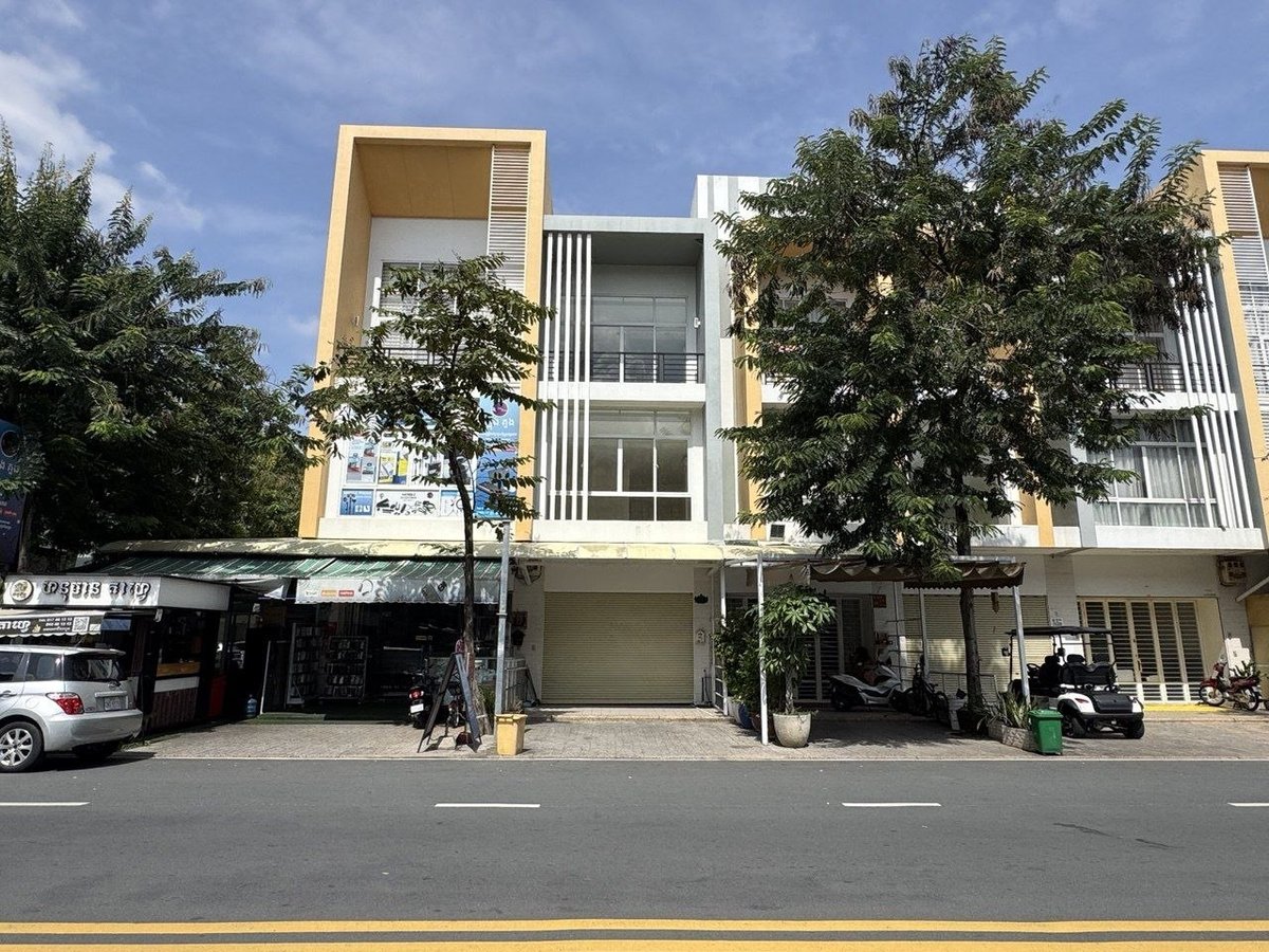 1号公路炳发集团店铺出租 月租$1100