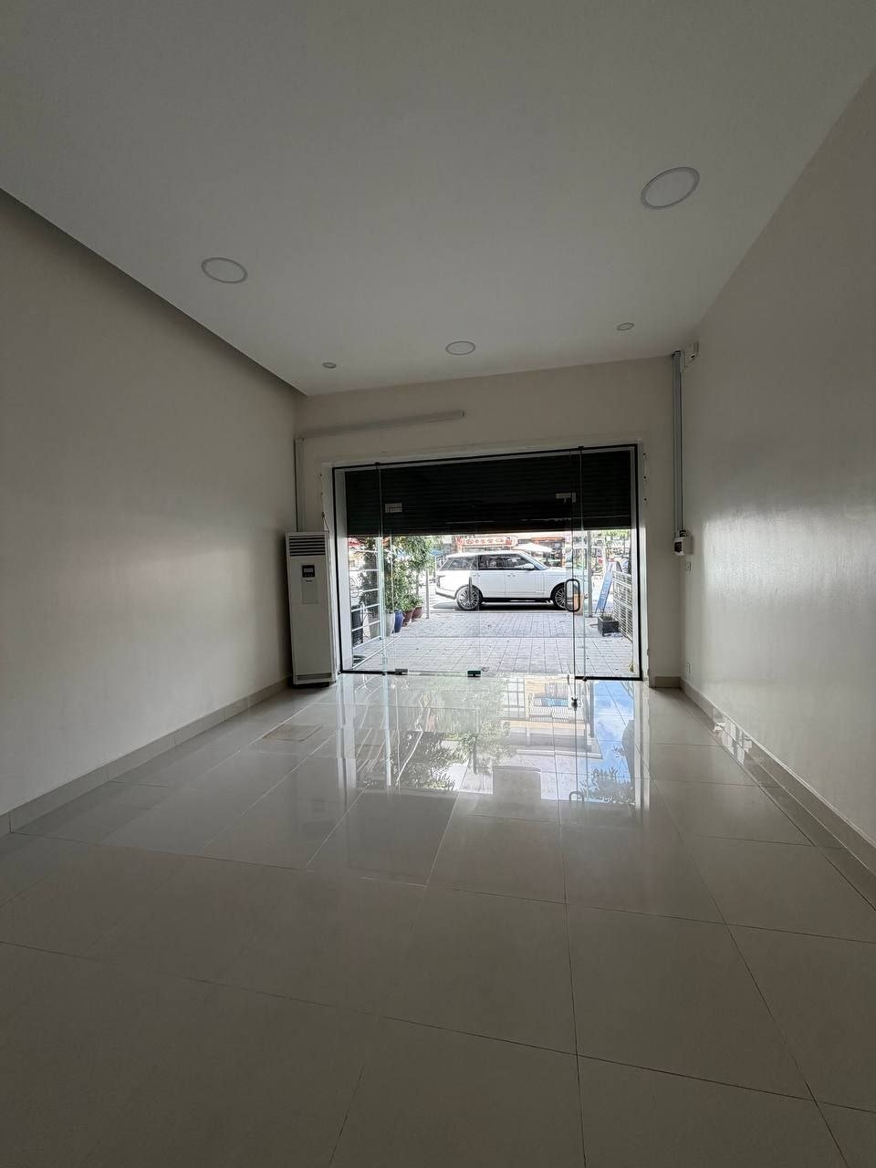 1号公路炳发集团店铺出租 月租$1100