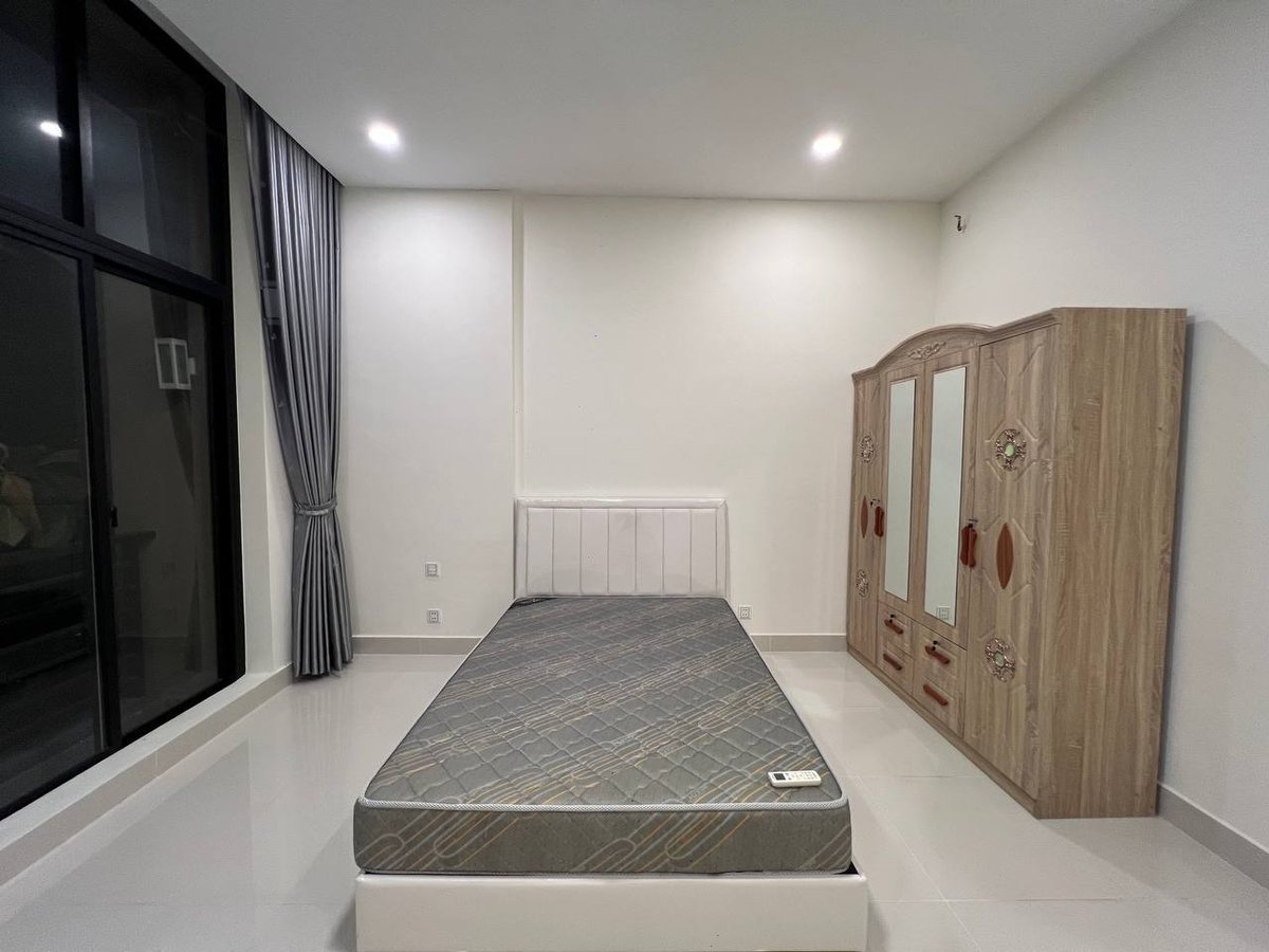 1号公路炳发集团排屋出租 4房5卫月租$680