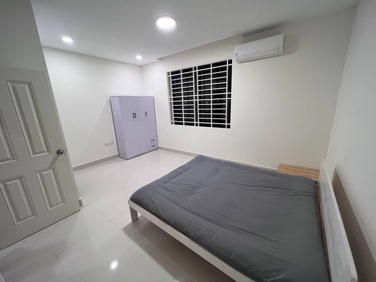 一号路炳发城4房联排别墅出租 月租$850家具齐全