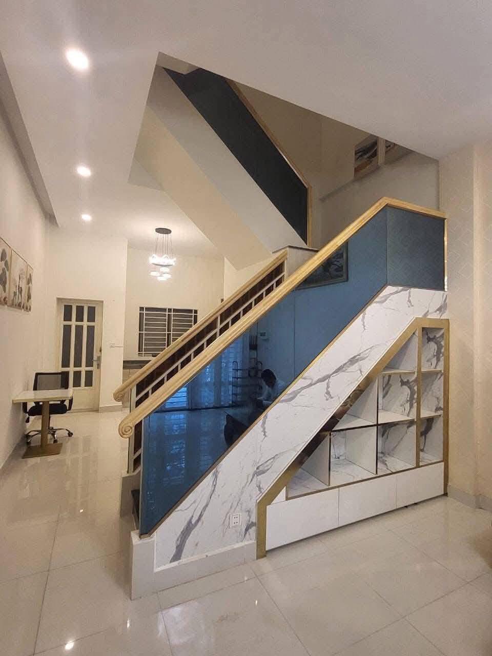 一号路炳发集团小区店铺出租 月租$600