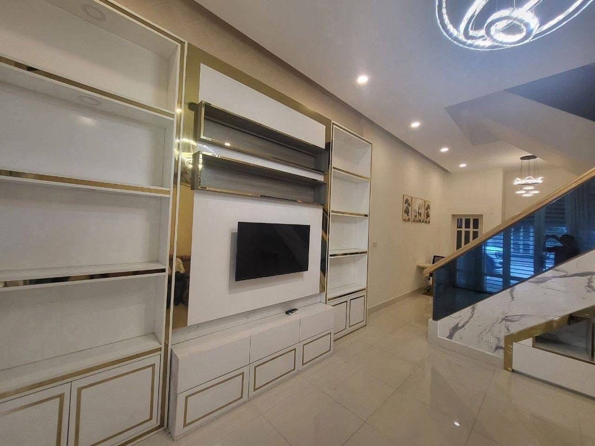 一号路炳发集团小区店铺出租 月租$600