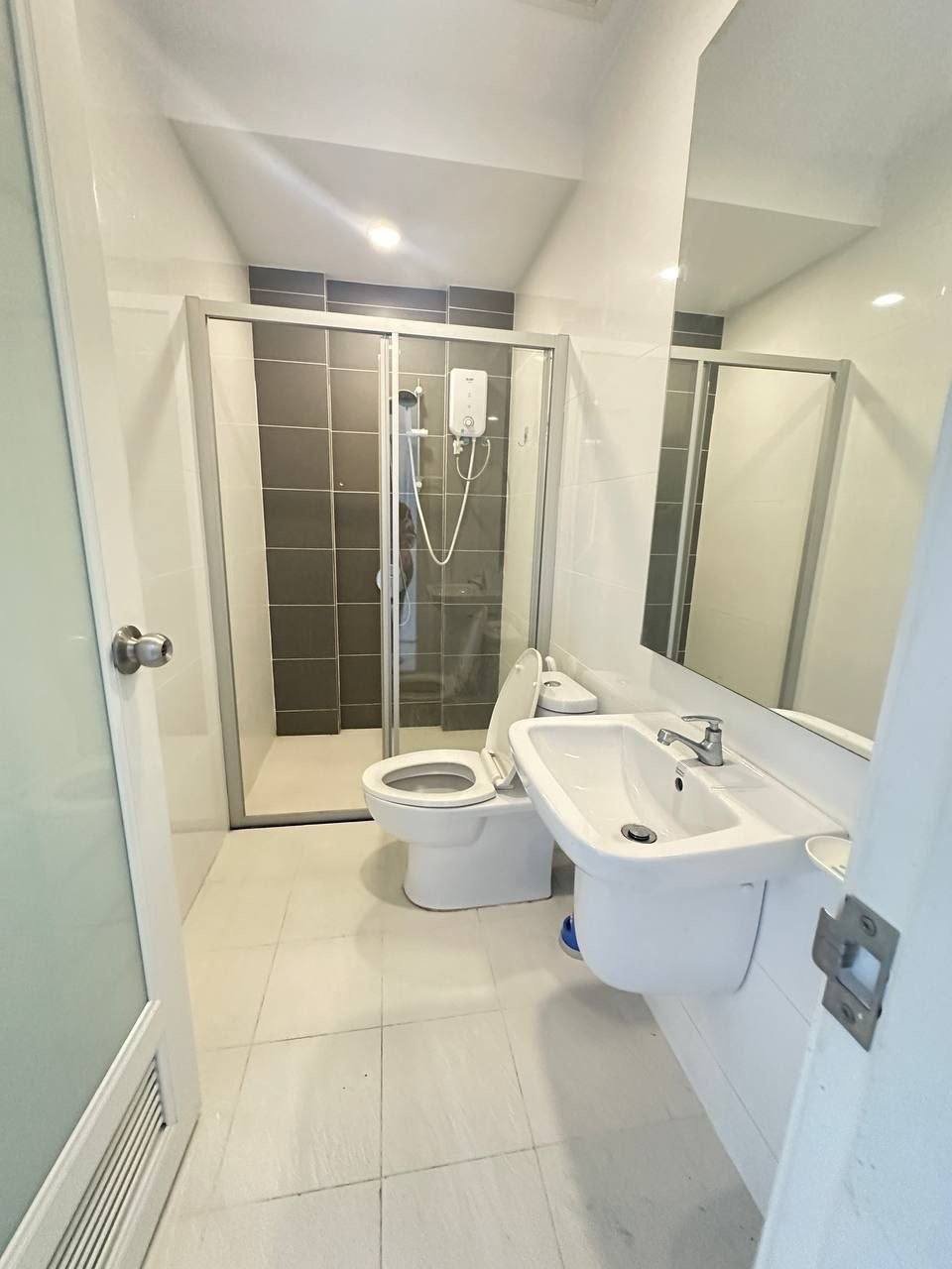一号路炳发集团小区店铺出租 月租$750家具齐全