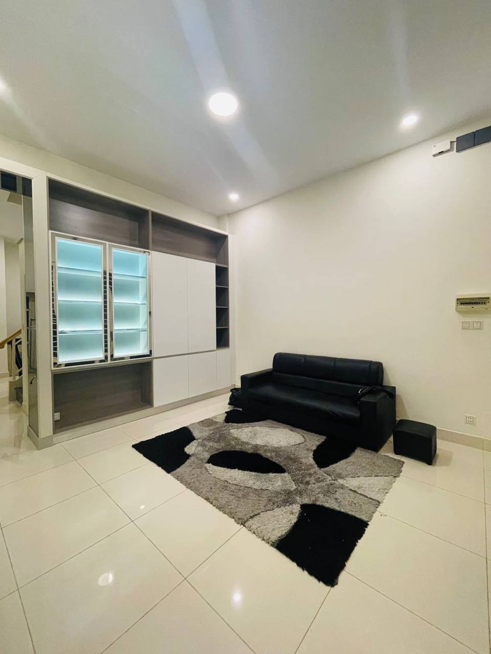 一号路炳发城小区排屋出租 月租$700可议价