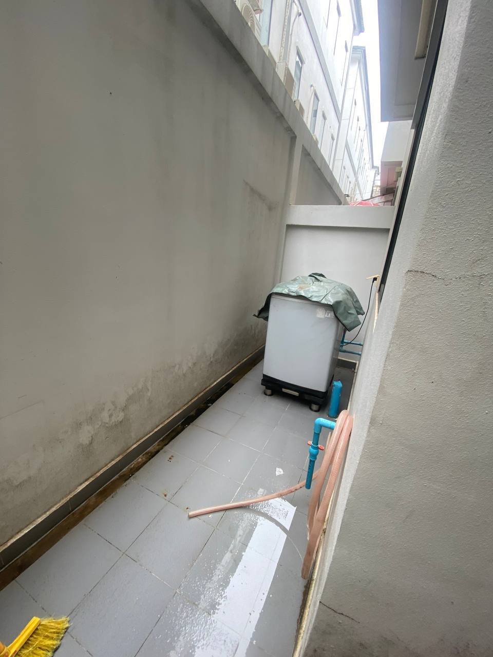 一号路炳发城小区排屋出租 月租$700可议价