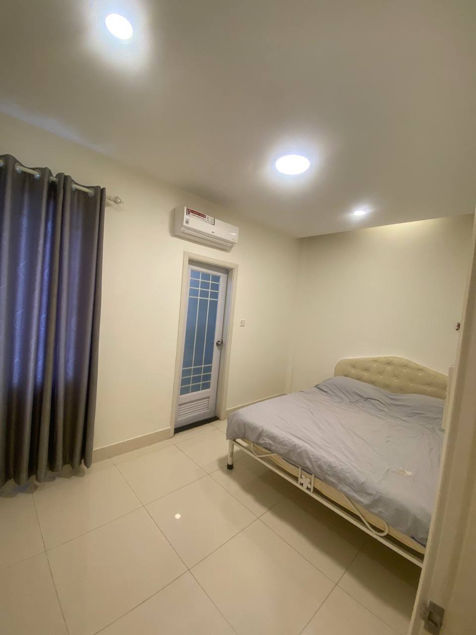 一号路炳发城小区排屋出租 月租$700可议价