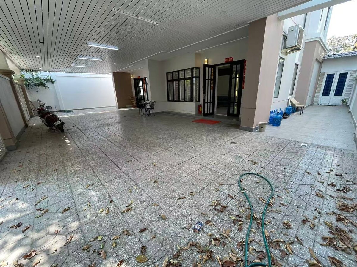 一号路炳发城双拼别墅出租 10房12卫月租3500美元