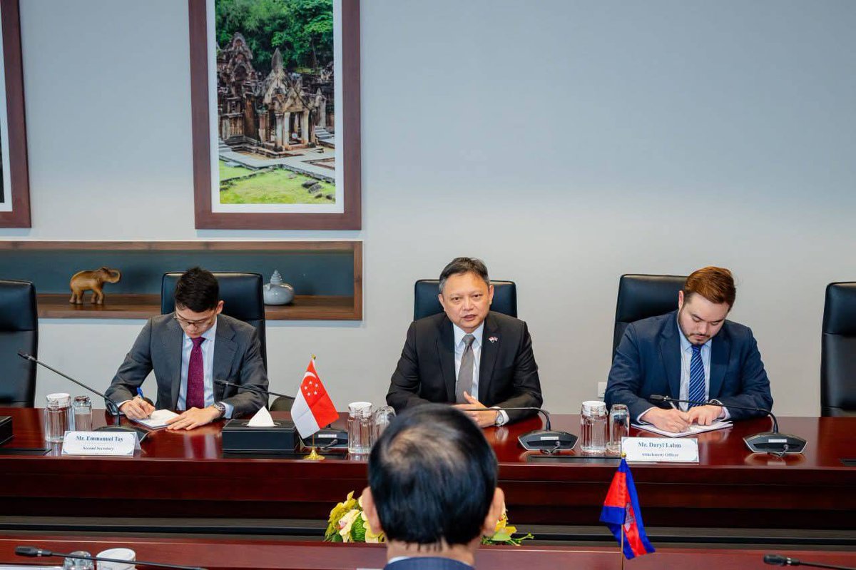 税务总局局长关威宝会见新加坡大使 探讨税务合作
